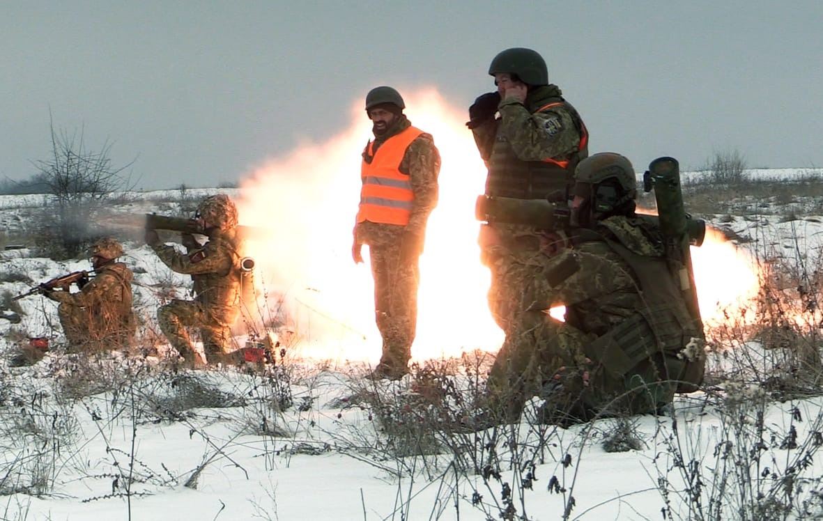 ​Били из РПВ-16: обнародованы кадры боевых стрельб огнеметчиков ВСУ на Донбассе