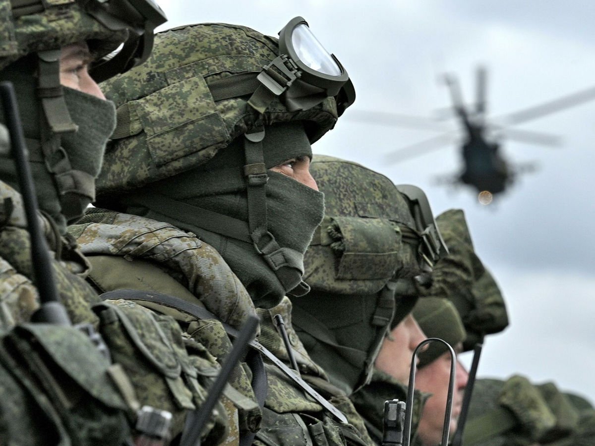 Российских солдат переодевают в форму ВС Беларуси для атаки Украины