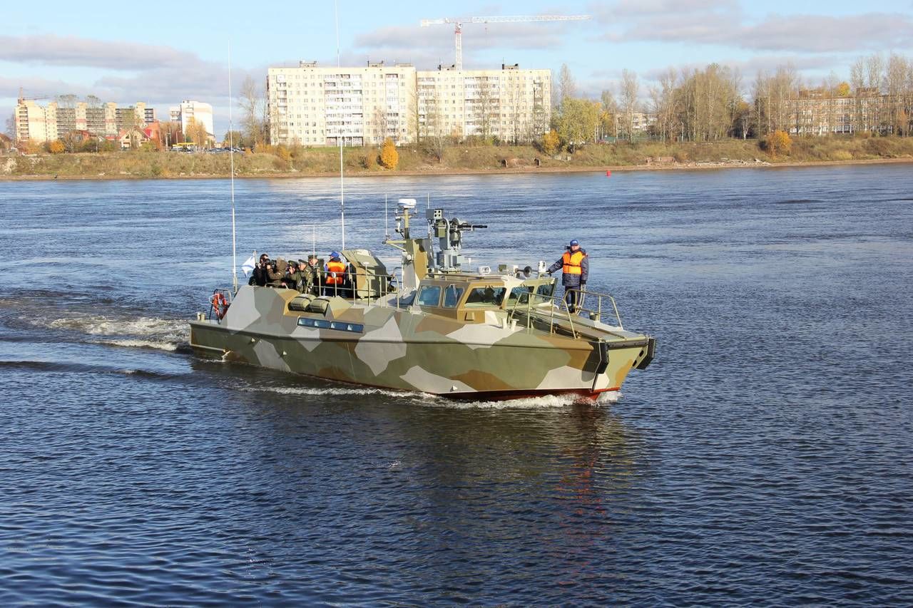 Россия перебрасывает к Азовскому морю быстроходные катера "Раптор"
