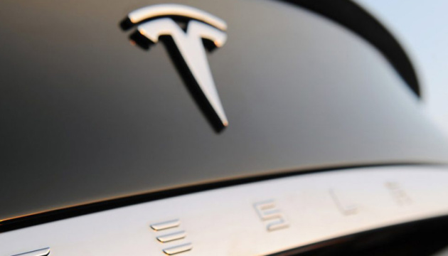 Tesla отзывает еще почти 27 тысяч электрокаров
