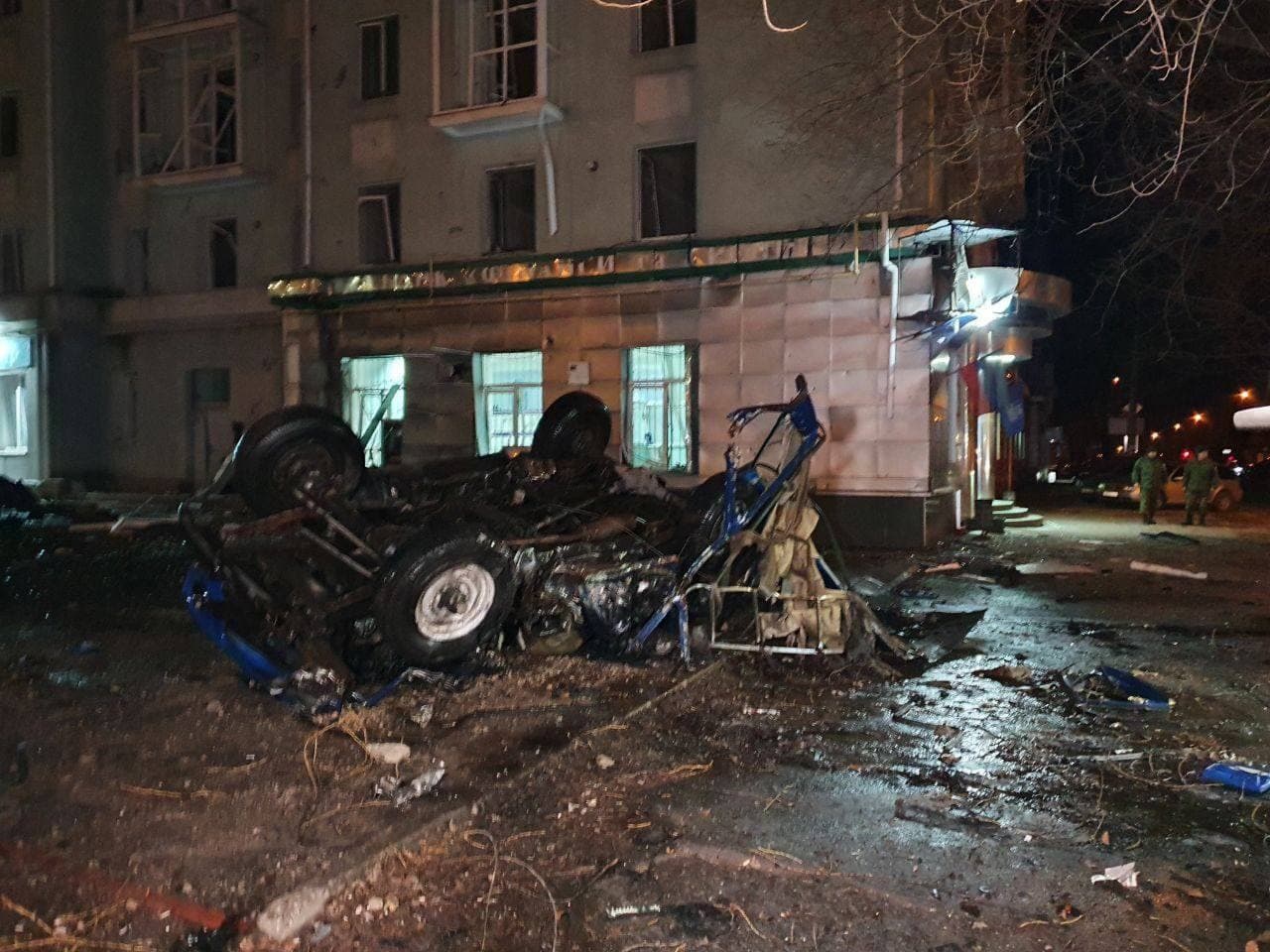 Россияне взорвали машину "силовика" "ЛНР" в Луганске: есть пострадавшие