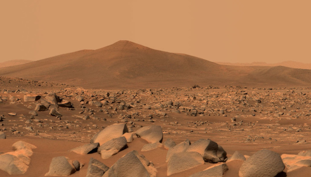 Аппарат Curiosity снял на видео движение облаков на Марсе