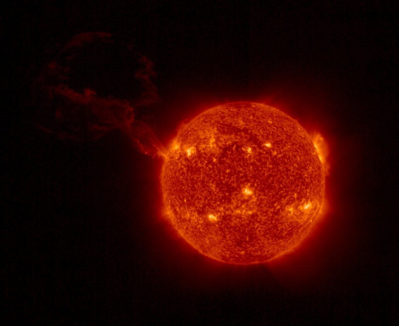 Аппарат Solar Orbiter показал гигантскую вспышку на Солнце