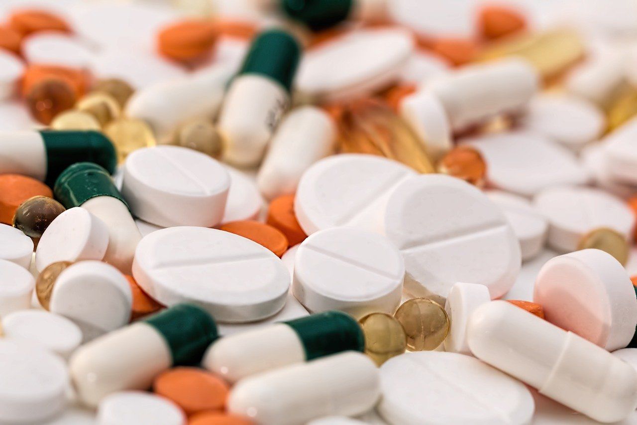 По поводу и без: врач рассказал о последствиях приема антибиотиков