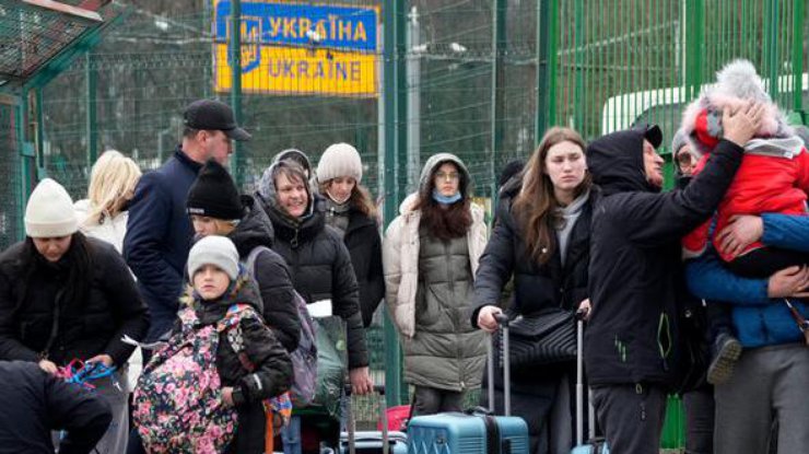 Количество покидающих Украину снижается
