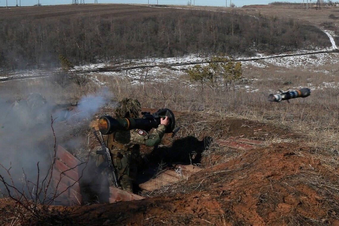 Российские танки, БМП и пехота атакуют Старобельск – враг несет потери