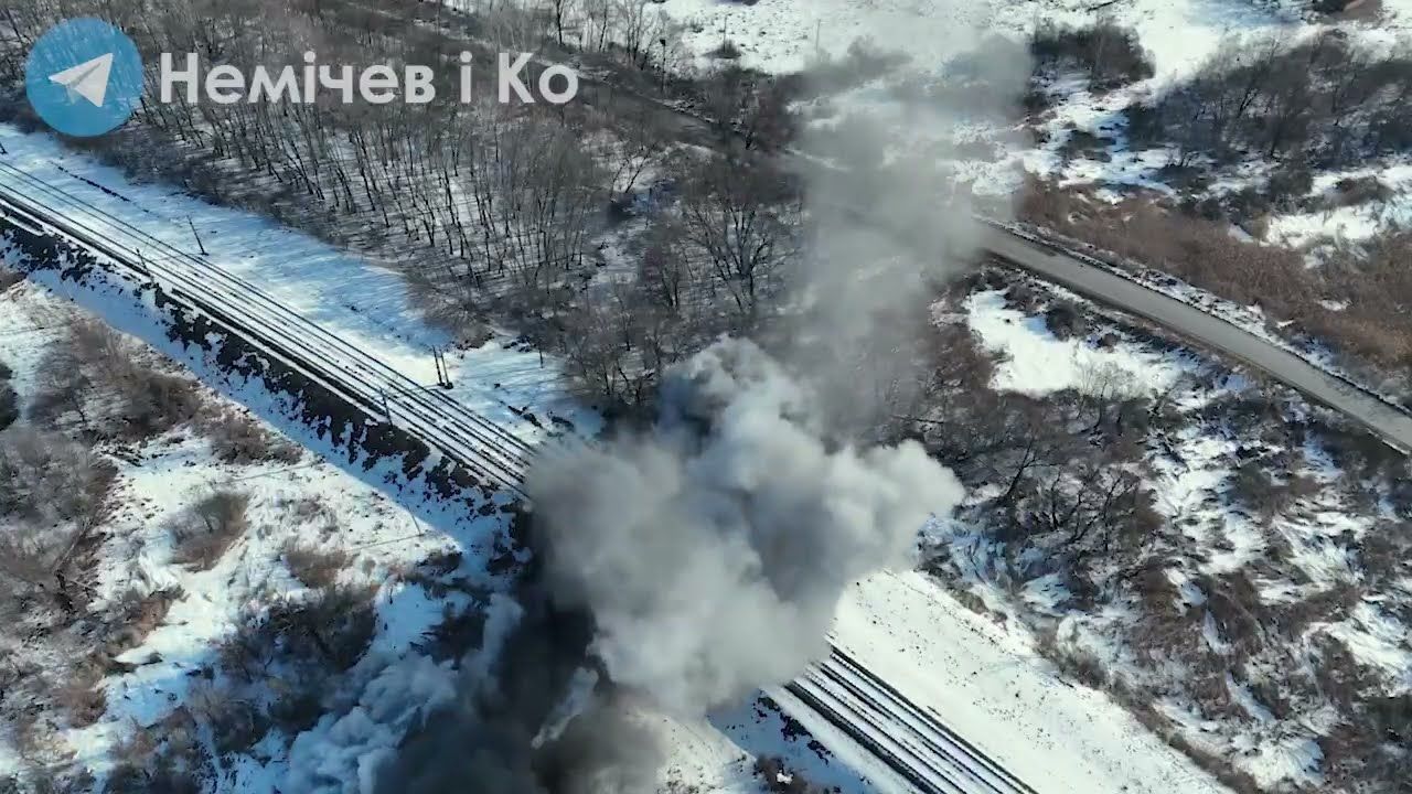 "Азов" и ГУР подорвали железнодорожный мост, оставив армию России без поставок оружия