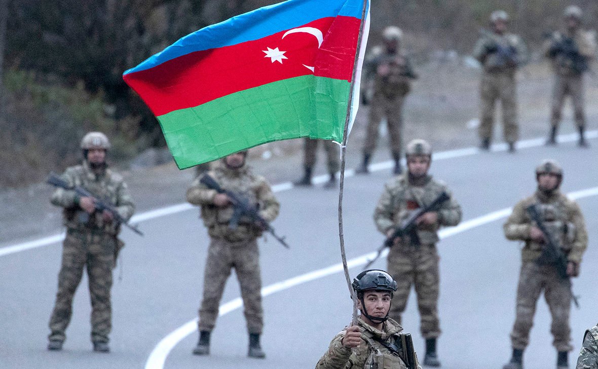 Россия заявила о наступлении ВС Азербайджана в Карабахе, "НКР" объявила военное положение