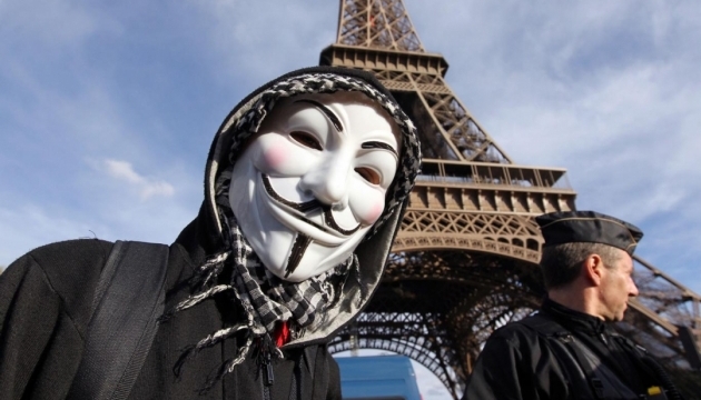 Хакеры Anonymous раскритиковали Маска за намерение купить Twitter