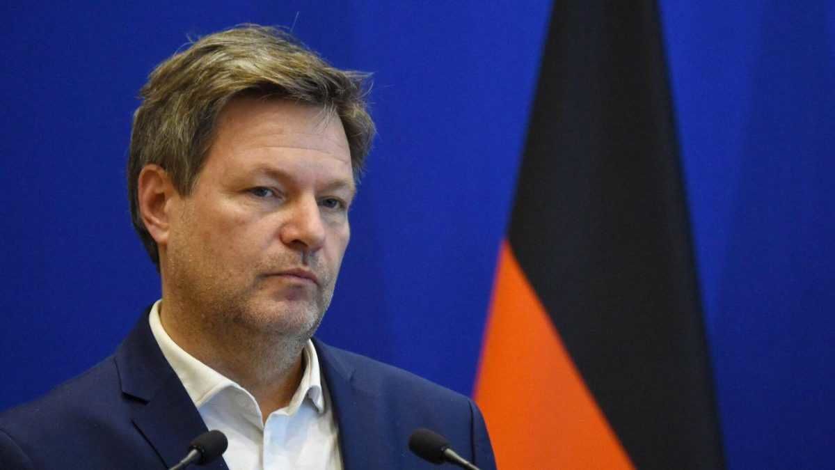 Германия не готова "ссориться" с Россией: поставок тяжелой техники для Украины пока не будет