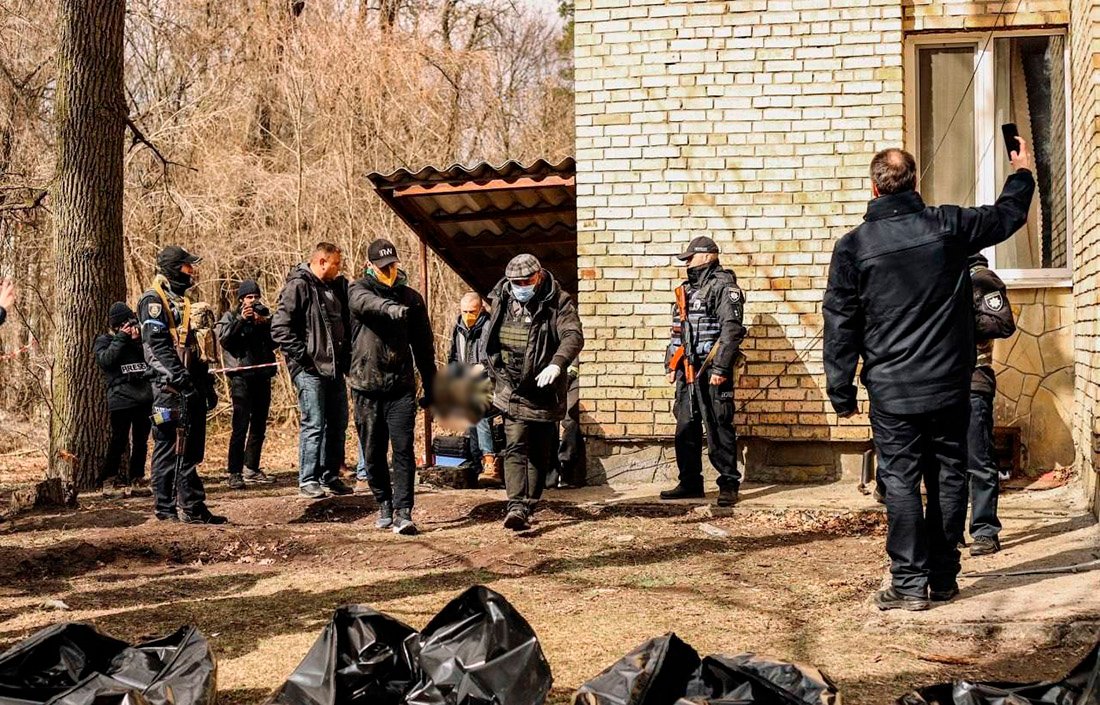 Резня в Буче: жертв оккупантов хоронили у храма, замученных людей нашли в подвале детского лагеря