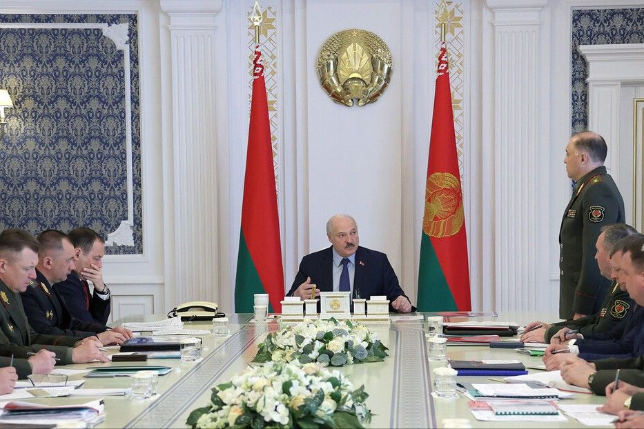 ​Лукашенко на встрече с генералами признал высокое мастерство ВСУ: "Операция в Украине нас научила"