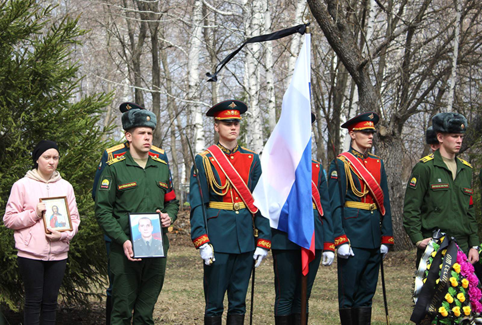 ​ВСУ сделали "двухсотым" командира артиллерийского полка ВС РФ Соловьева - хоронили в лесу