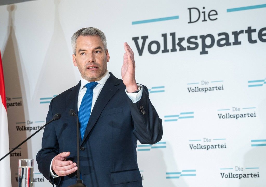 "Можем отнять у "Газпрома" газовые хранилища", - канцлер Австрии предупредил о рисках срыва поставок