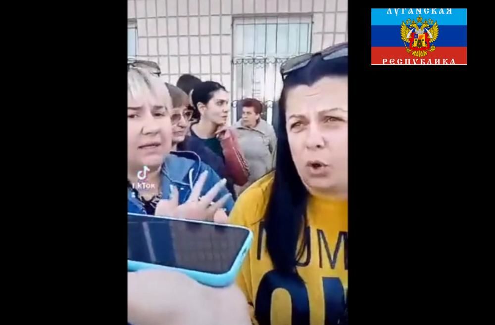 Жены мобилизованных в "ЛНР" устроили скандал и рассказали, что армия РФ сделала с их мужьями на Харьковщине
