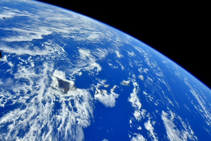 Вулканические острова Гавайев показали из космоса