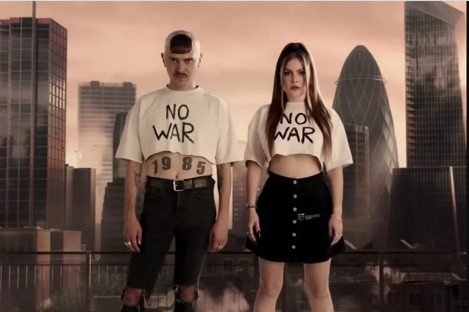Группа из РФ Little Big новым видео выступила против машины российской военной пропаганды