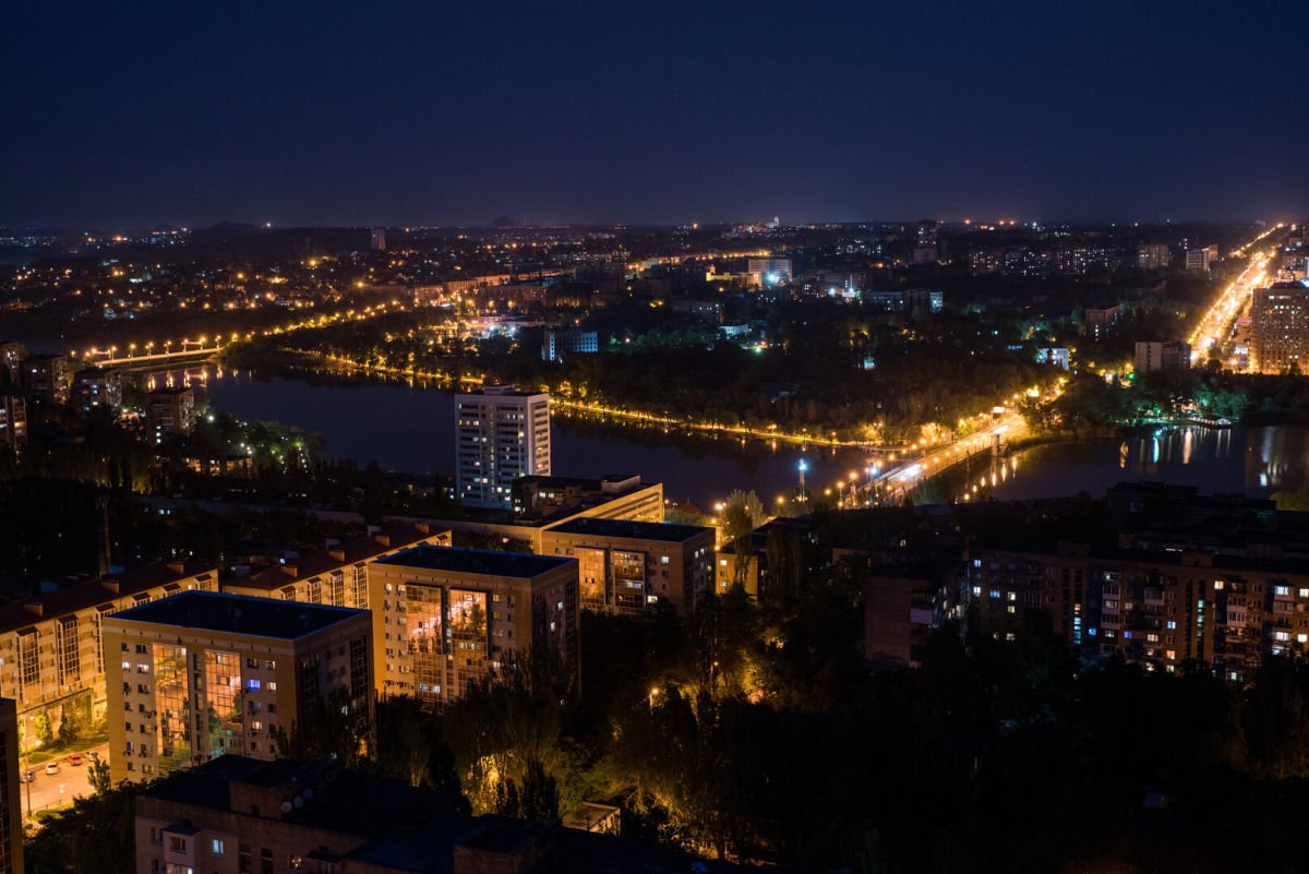 Мощные взрывы в Донецке: армия России нанесла удар по городу из РСЗО "Град"