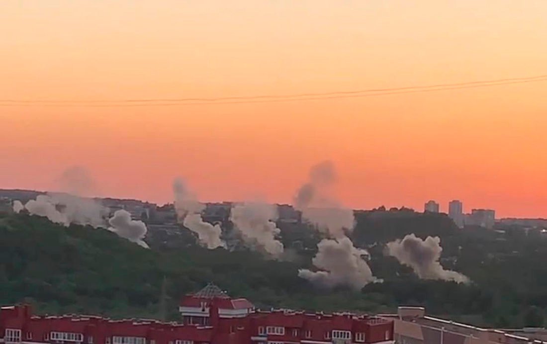 Новые взрывы и пожары в Донецке: "Прилет с отлетом совпадает по времени"