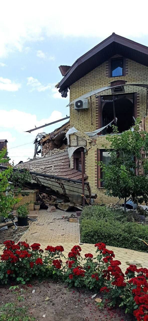 В Донецке снаряд денацифицировал дом чиновницы "ДНР" – соцсети