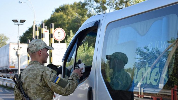 До України за добу повернулись 37 тисяч людей: які черги на кордонах