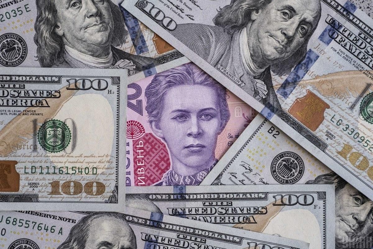 ​НБУ повысил курс доллара на 25%: банки будут продавать безналичную валюту с условием