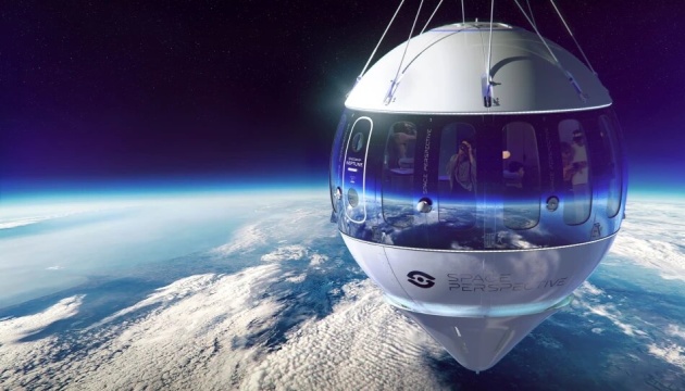 Wi-Fi и бар: в США показали капсулу для туристических полетов в космос