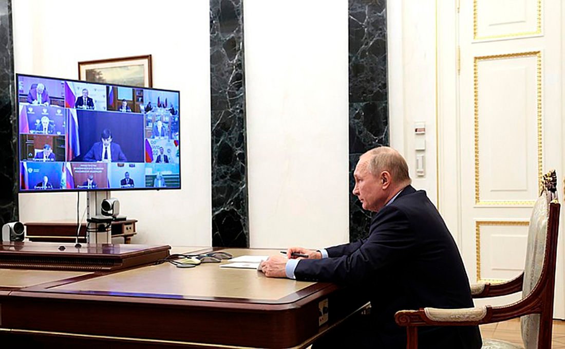 Путин впервые признал, что санкции Запада "допекли" экономику РФ