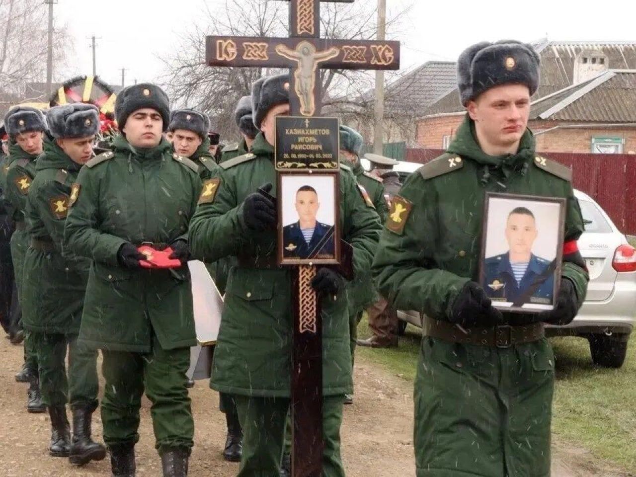"С HIMARSами дело пошло бодрее", - появилось видео похорон после массовой гибели российских военных