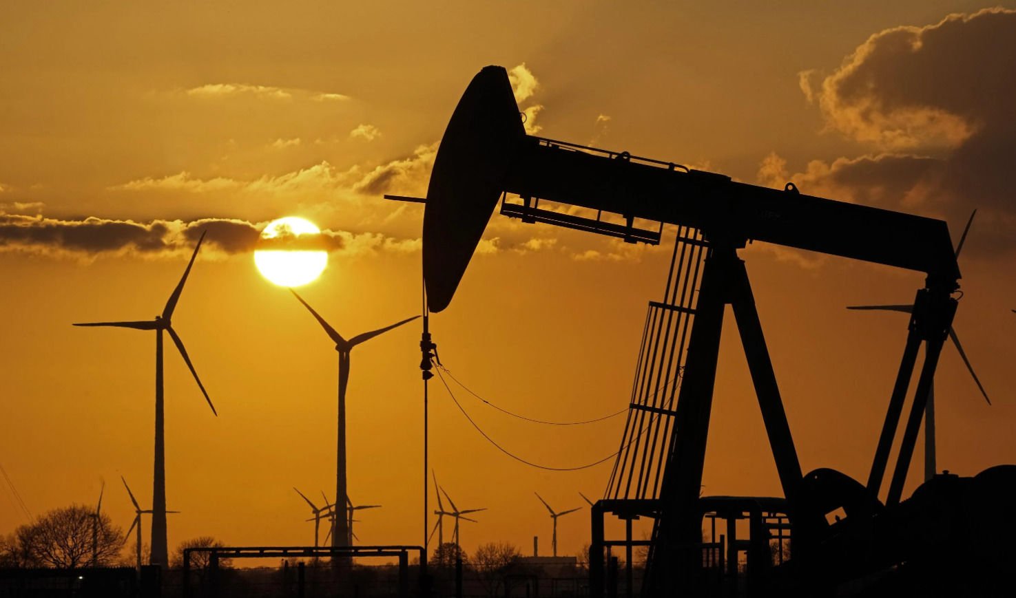 Саудовская Аравия и ОАЭ готовы значительно нарастить добычу нефти, но при одном условии