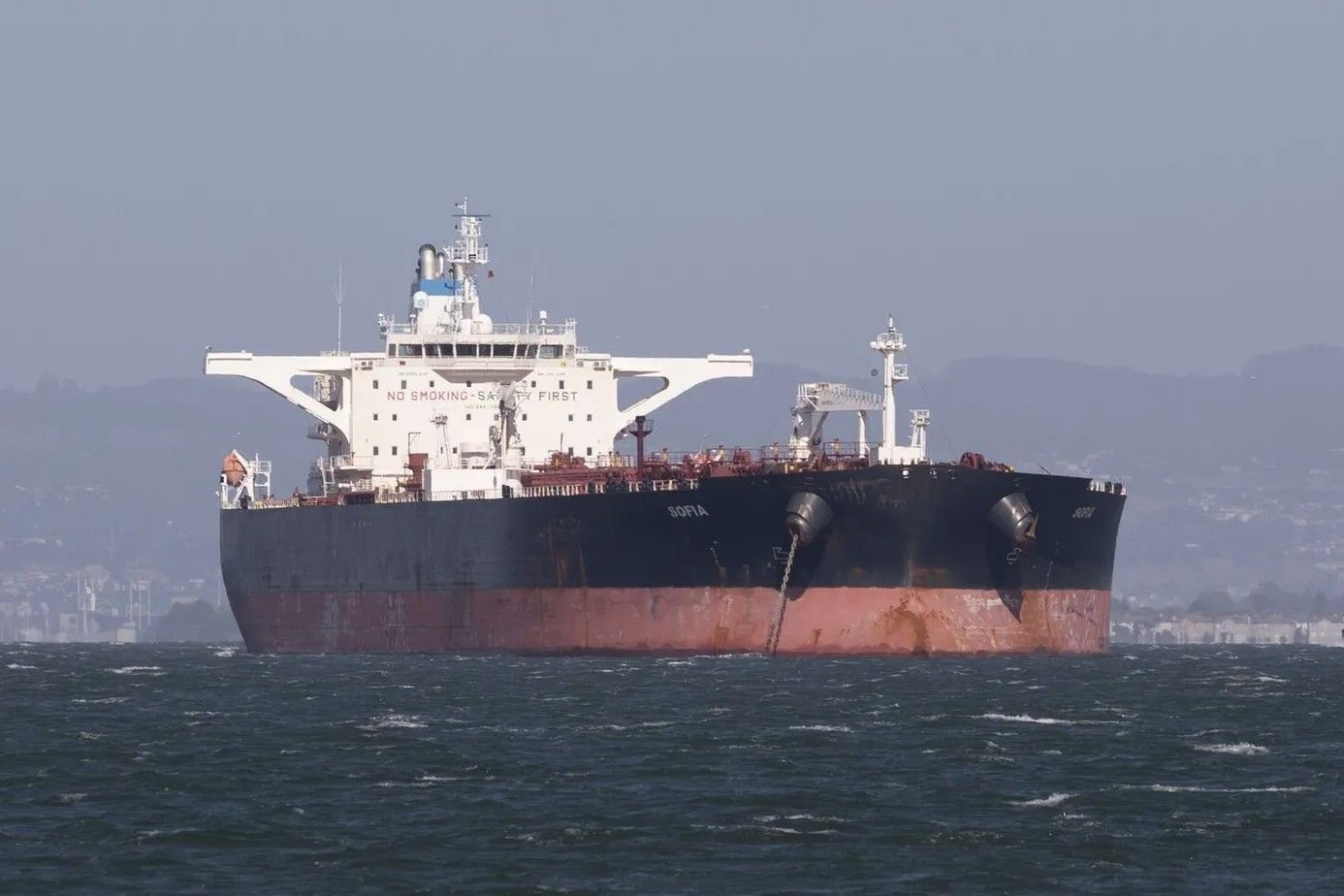 ​Германия прощается с российской нефтью: в Росток прибыл первый танкер с "черным золотом" из США