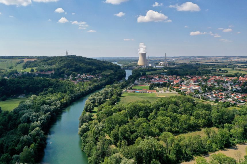 ​Берлин готов к борьбе: Германия откладывает закрытие трех АЭС, чтобы противостоять газовому шантажу Кремля