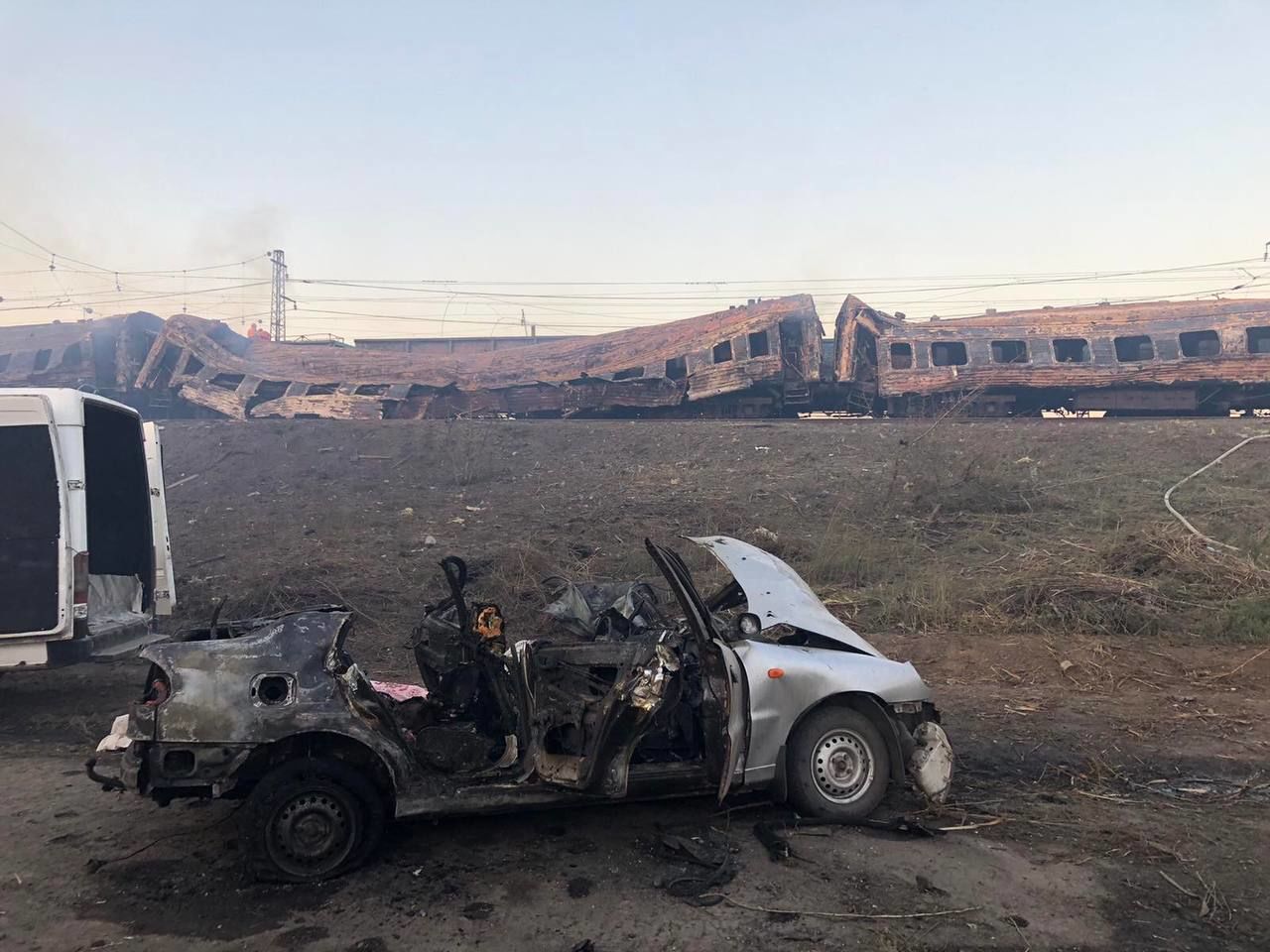 Ракетный террор: на Днепропетровщине атакован пассажирский поезд, десятки погибших