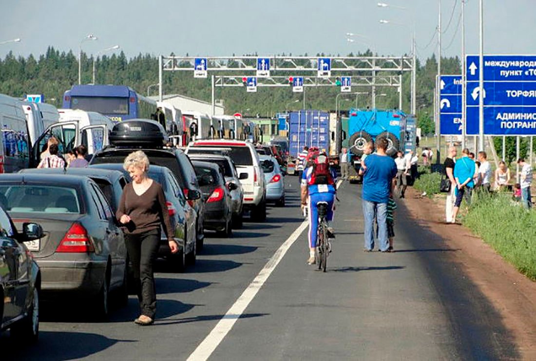 Началось массовое бегство россиян через границу с Эстонией
