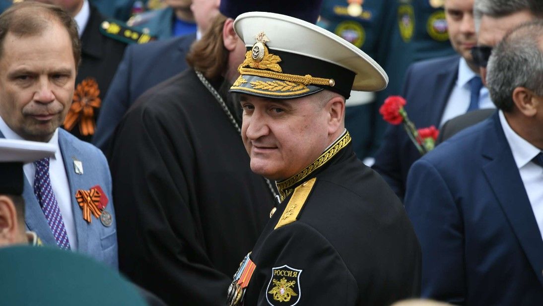 Путин начал чистки в армии после взрывов в Крыму: уволен командующий ЧФ адмирал Осипов
