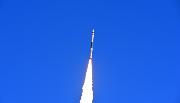 Китай запустил в космос два экспериментальных спутника