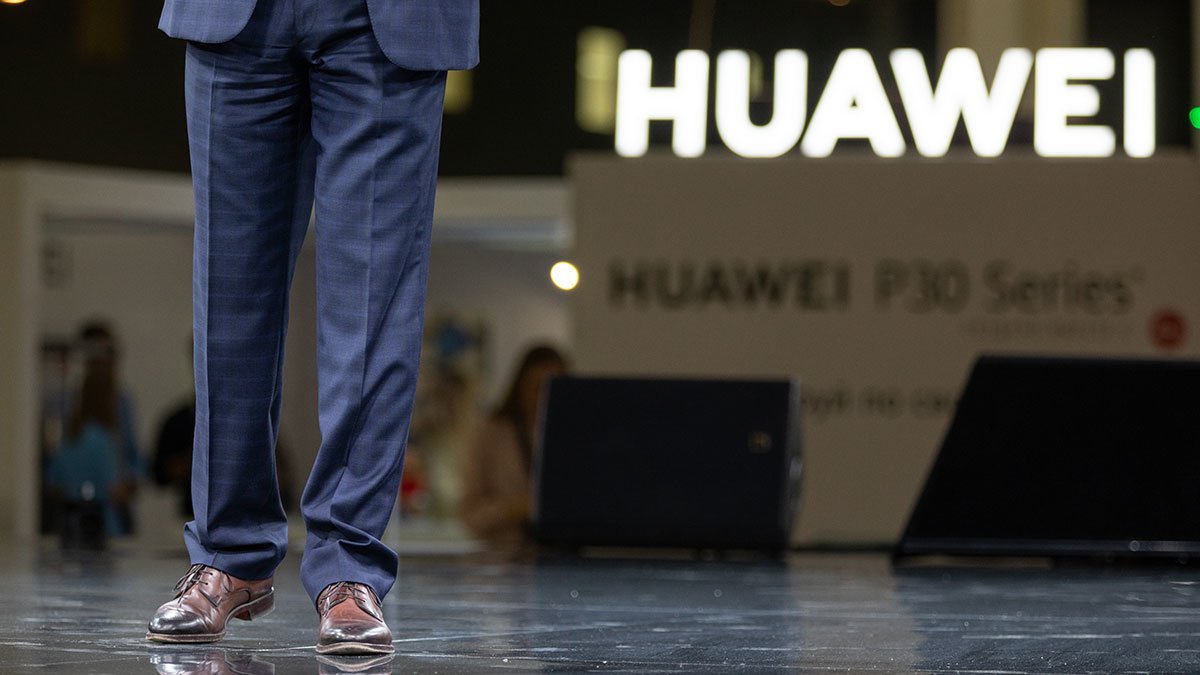 Huawei переезжает в Казахстан: рынок РФ теряет работодателя