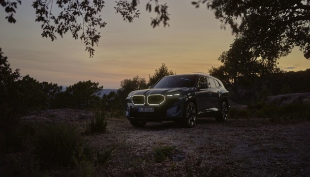 BMW представила гибридный спорткар