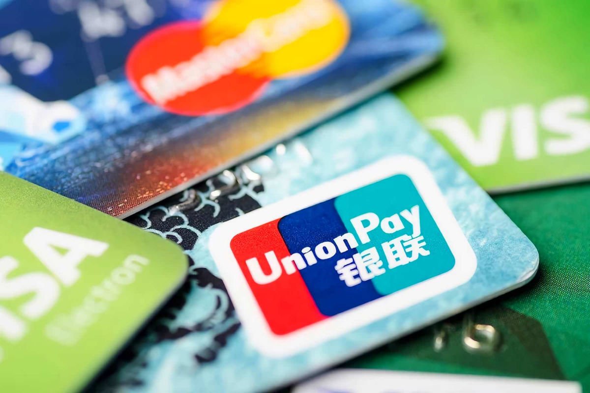 Китай оставил россиян без банковских карт, отказавшись обслуживать UnionPay
