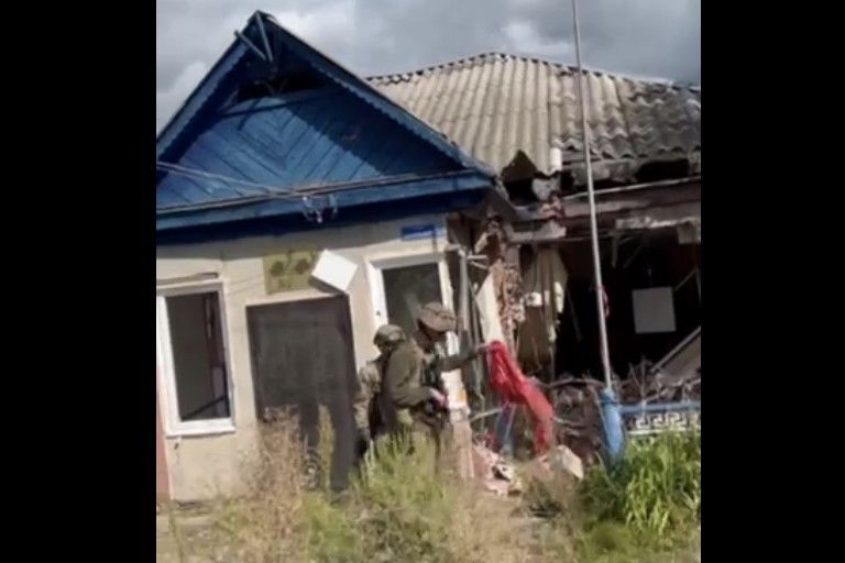 ВСУ, приближаясь к Балаклее, избавили Новую Гусаровку от оккупантов и флага СССР: эпичные кадры