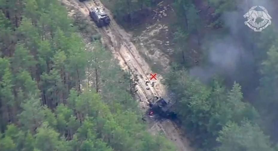 Боевая группа ССО в лесу сожгла "Тигр" оккупантов и отправила три экипажа к Кобзону - видео