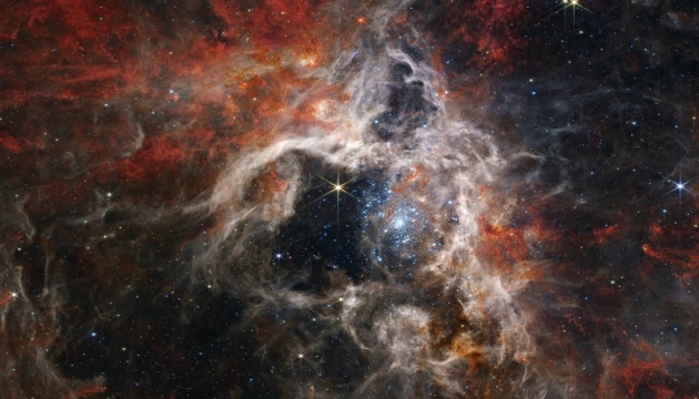 Телескоп James Webb показал туманность Тарантул с массивными звездами
