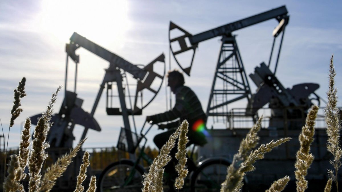 Восьмой пакет санкций против РФ: СМИ узнали, включат ли в него потолок цен на российскую нефть 