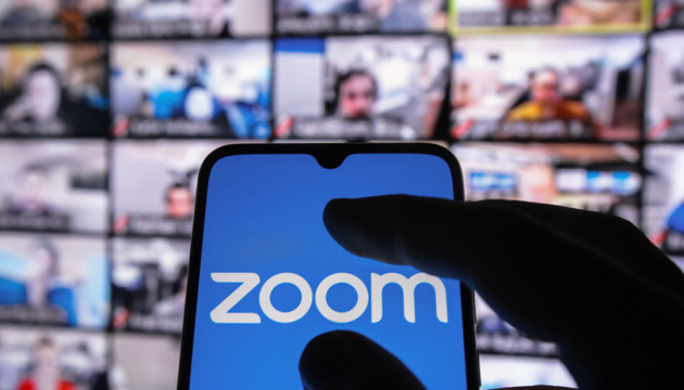 Zoom отключает от сервиса российских клиентов - СМИ