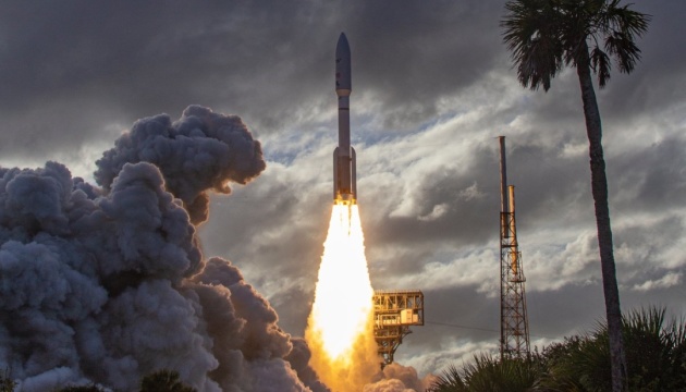 В США запустили ракету Atlas V с двумя коммуникационными спутниками