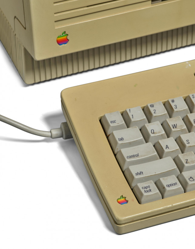 Компьютер Macintosh Стива Джобса продадут на аукционе