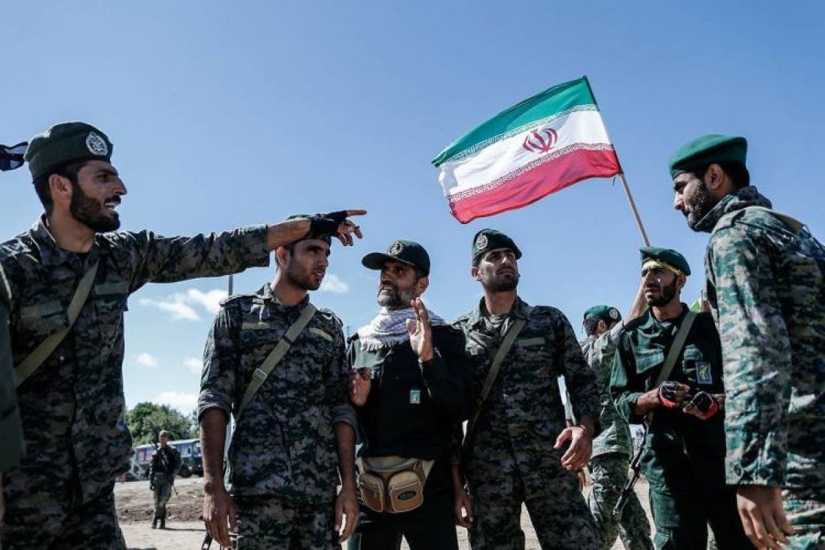Иран стянул войска к границе Азербайджана, пугая войной