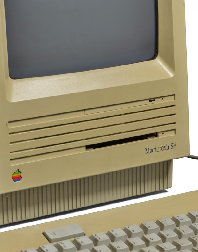 Компьютер Macintosh Стива Джобса продадут на аукционе