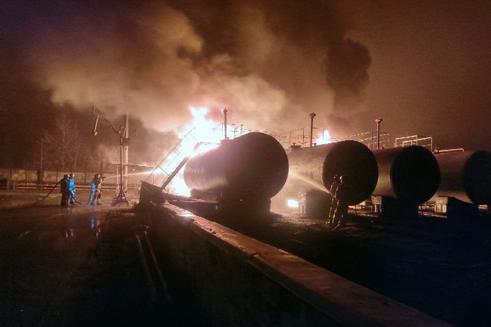 В Макеевке всю ночь пылала нефтебаза – оккупанты жалуются на HIMARS 