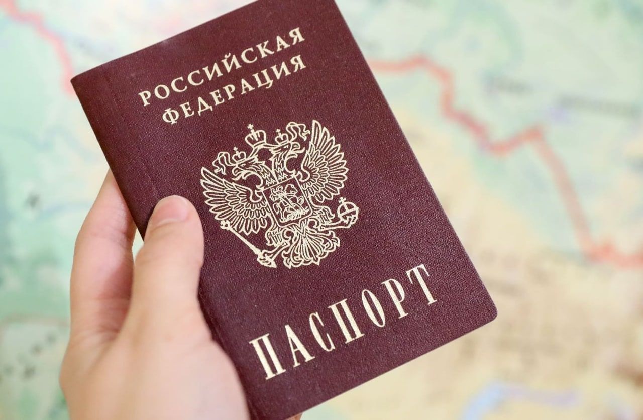 Россияне могут остаться без паспортов: "Ведомости" сообщили причину